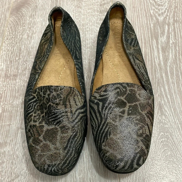 NWOT Aerosoles Army Leather Animal Print Slip On Flats 7.5M - Picture 1 of 15